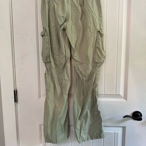 H&M Green Cargo Pants Relaxed Fit